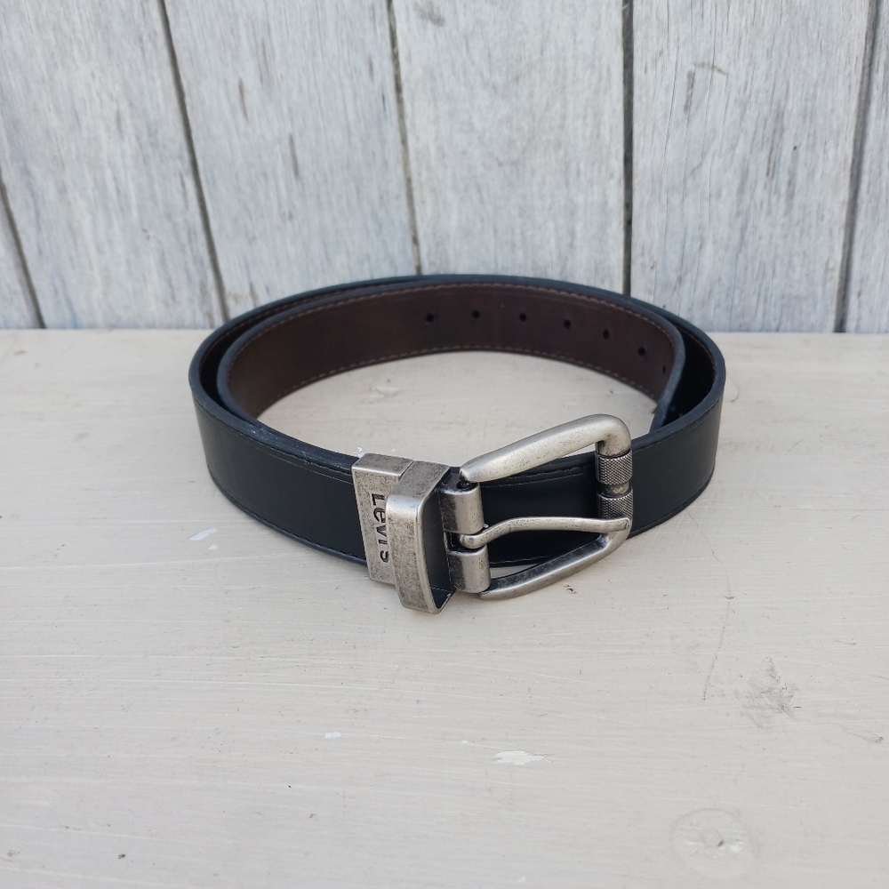 Levis Faux Leather‎ Belt Youth Size L 30/32 Silver Buckle Solid Black Classic